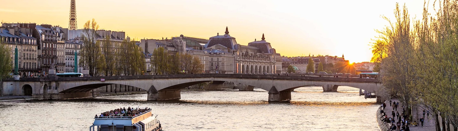 Meetings and Events - Hotel generic - MandE - Generic - City Guide - Panoramic river and city view during sunset