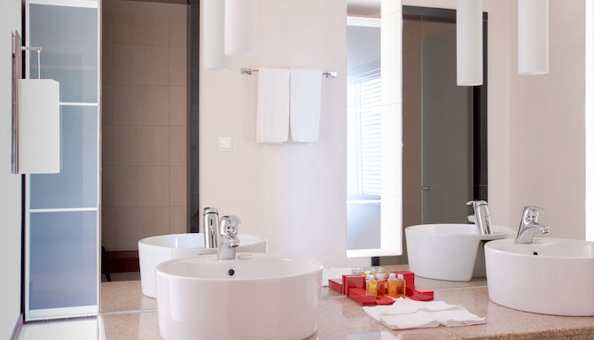 Metropolitan Hotel Sofia, a member of Radisson Individuals - Suite Bad
