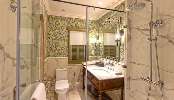 Namah Nainital, a member of Radisson Individuals Retreats - Bathroom