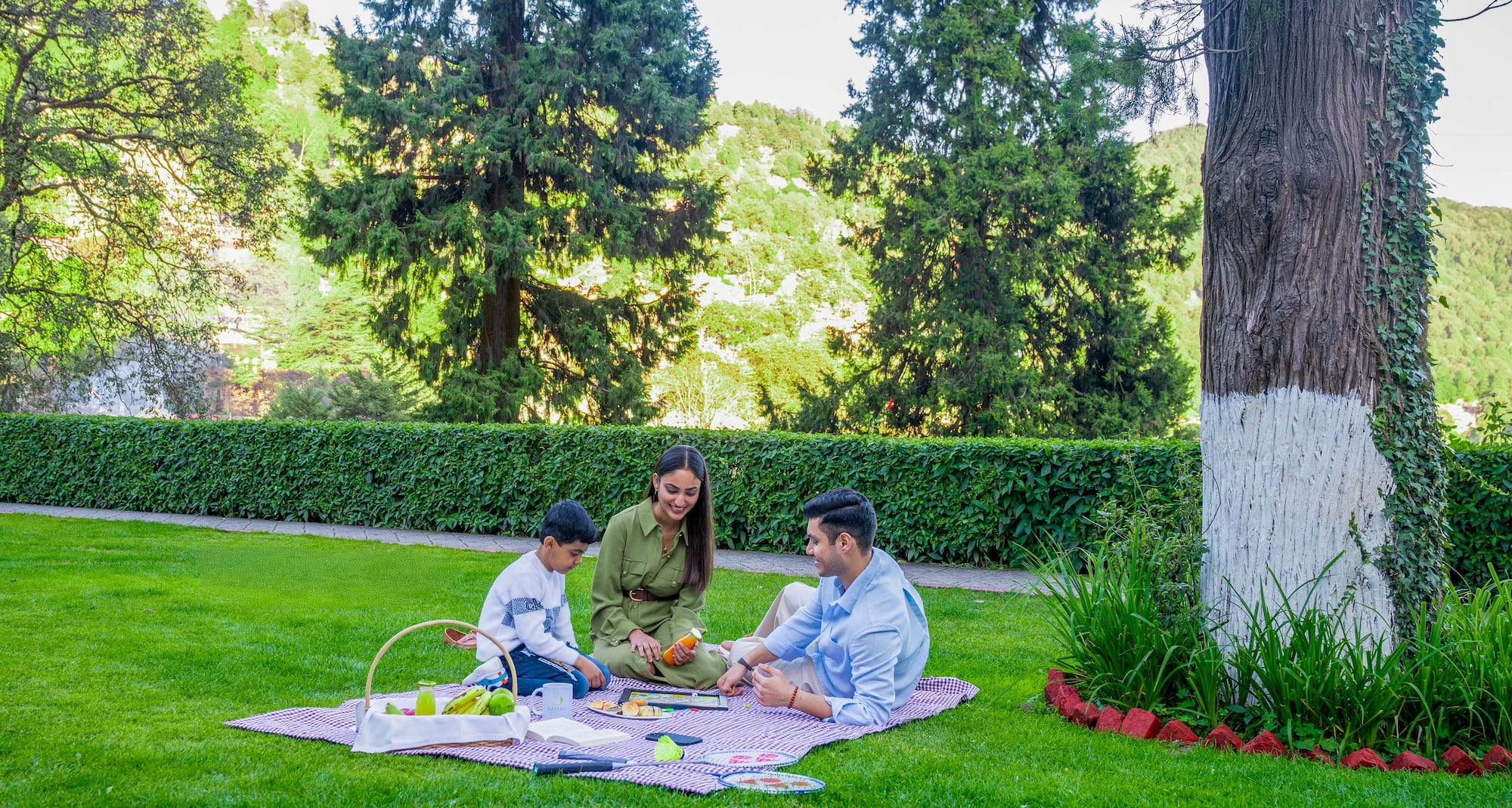 Namah Nainital, a member of Radisson Individuals Retreats - Family Picnic