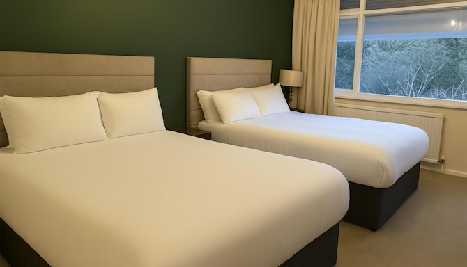 New Bath Hotel & Spa, a member of Radisson Individuals - Family Room with Balcony