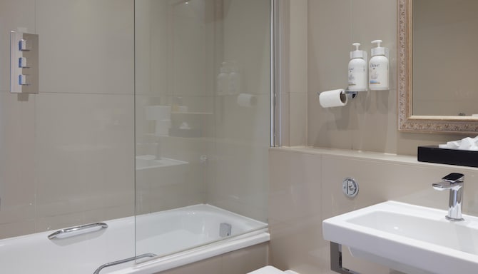 New Bath Hotel & Spa, a member of Radisson Individuals - Junior Suite Bathroom