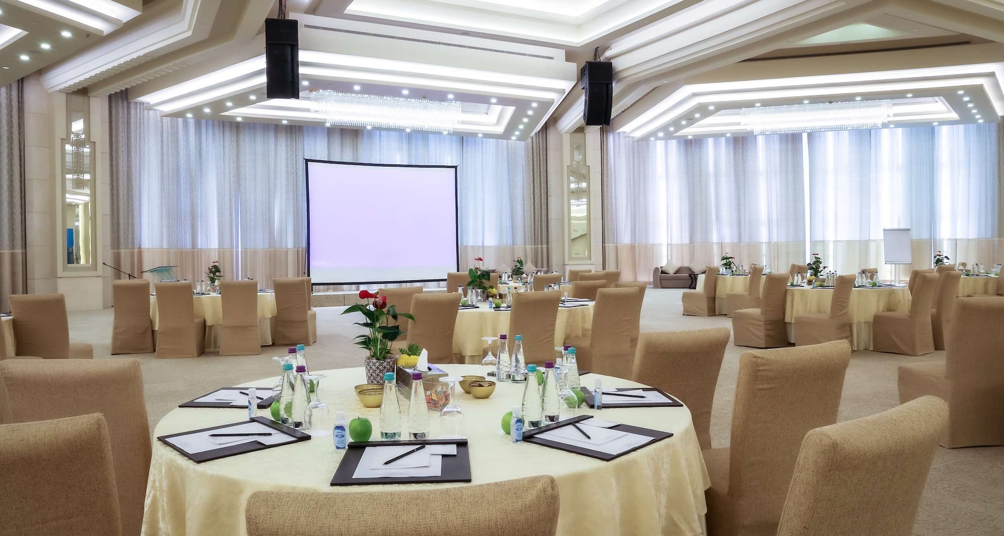 Nofa Riyadh, A Radisson Collection Resort - Ballroom meeting setup with round tables