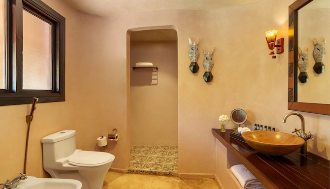 Nofa Riyadh, A Radisson Collection Resort - Bungalow Villa bathroom