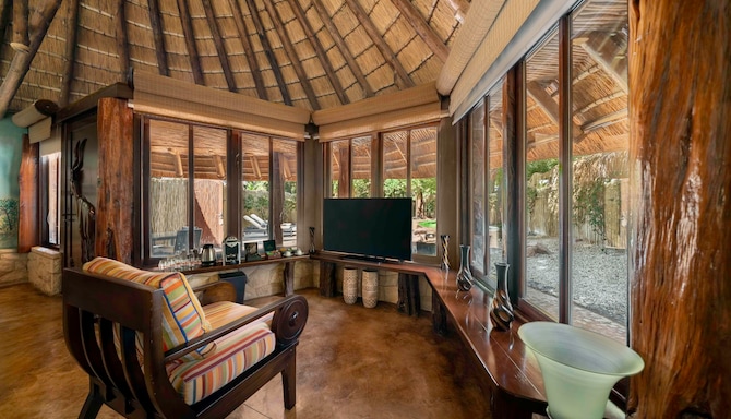 Nofa Riyadh, A Radisson Collection Resort - Terrace Villa One Bed Room Setting Area