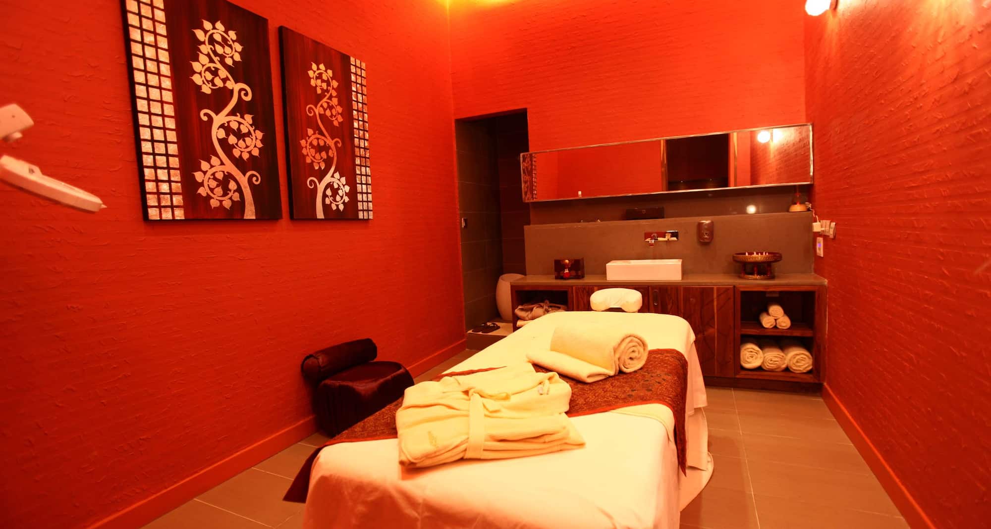 Radisson Blu Hotel, Dakar Sea Plaza - Salle de soin spa rouge