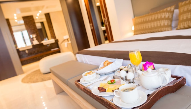 Noom Hotel Dakar Sea Plaza, a member of Radisson Individuals - Royal Suite Room Service
