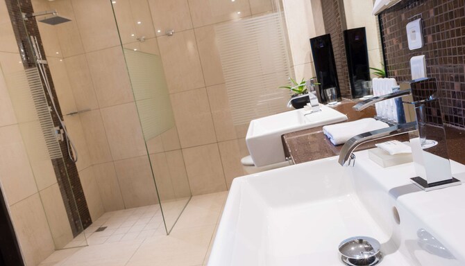 Noom Hotel Dakar Sea Plaza, a member of Radisson Individuals - Suite bathroom
