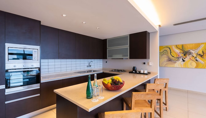Noom Hotel Dakar Sea Plaza, a member of Radisson Individuals - Apartment Kitchenette