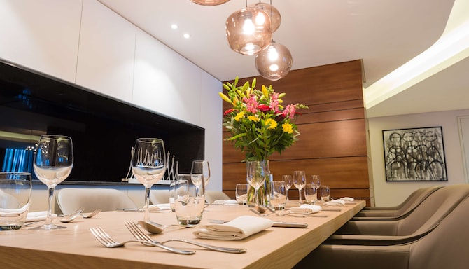 Noom Hotel Dakar Sea Plaza, a member of Radisson Individuals - Royal Suite Dinner Table
