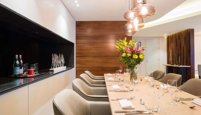 Noom Hotel Dakar Sea Plaza, a member of Radisson Individuals - Royal Suite Dinner Table
