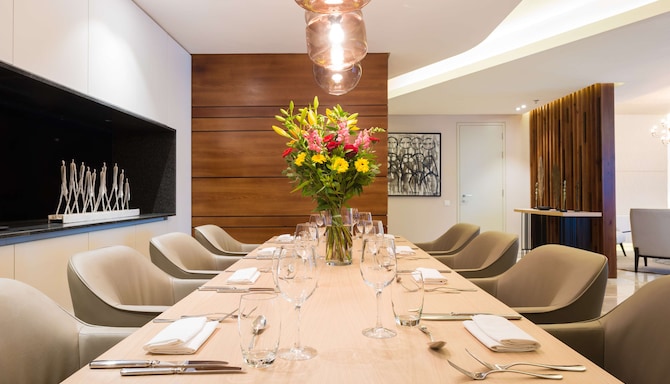 Noom Hotel Dakar Sea Plaza, a member of Radisson Individuals - Royal Suite Dinner Table