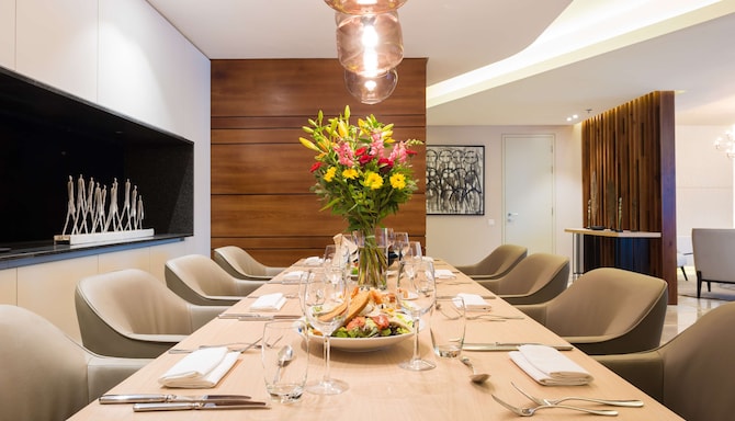 Noom Hotel Dakar Sea Plaza, a member of Radisson Individuals - Royal Suite Dinner Table