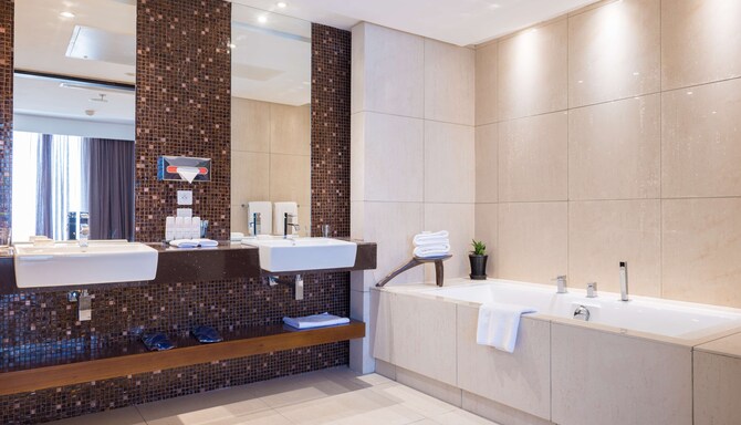 Noom Hotel Dakar Sea Plaza, a member of Radisson Individuals - Royal Suite Bathroom