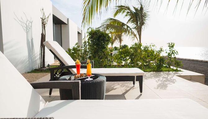 Noom Hotel Dakar Sea Plaza, a member of Radisson Individuals - Royal Suite Balcony