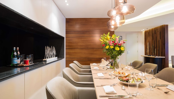 Noom Hotel Dakar Sea Plaza, a member of Radisson Individuals - Royal Suite Dinner Table