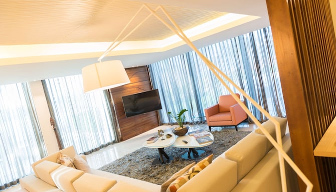 Noom Hotel Dakar Sea Plaza, a member of Radisson Individuals - Royal Suite Living Room