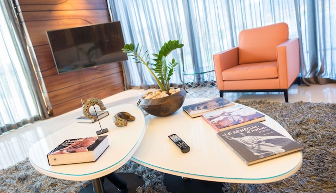 Noom Hotel Dakar Sea Plaza, a member of Radisson Individuals - Royal Suite Living Room