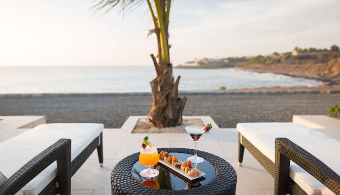 Noom Hotel Dakar Sea Plaza, a member of Radisson Individuals - Royal Suite Beachside Terrace