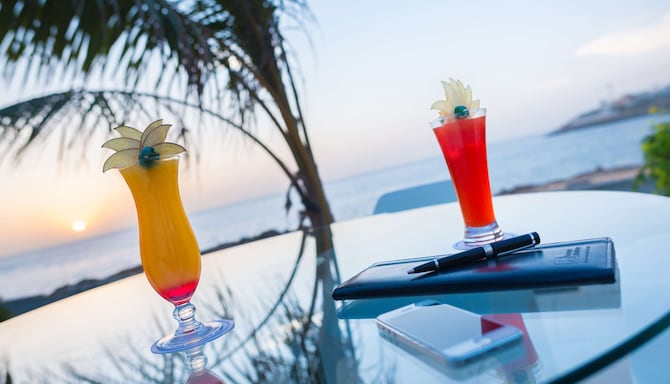 Noom Hotel Dakar Sea Plaza, a member of Radisson Individuals - Royal Suite Drinks on Terrace