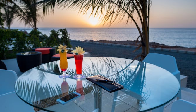 Noom Hotel Dakar Sea Plaza, a member of Radisson Individuals - Royal Suite Drinks on Terrace