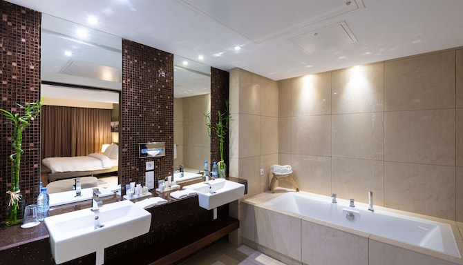 Noom Hotel Dakar Sea Plaza, a member of Radisson Individuals - Royal Suite with Terrace - Sea View