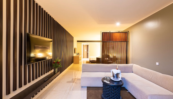 Noom Hotel Dakar Sea Plaza, a member of Radisson Individuals - Junior Suite with Balcony - Sea View