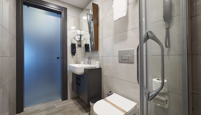 Nova Vista Deluxe & Suites Eskisehir, a member of Radisson Individuals - Guest room bathroom