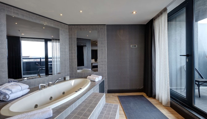 Nova Vista Eskisehir Centrum Hotel, a member of Radisson Individuals - Junior Suite with Terrace