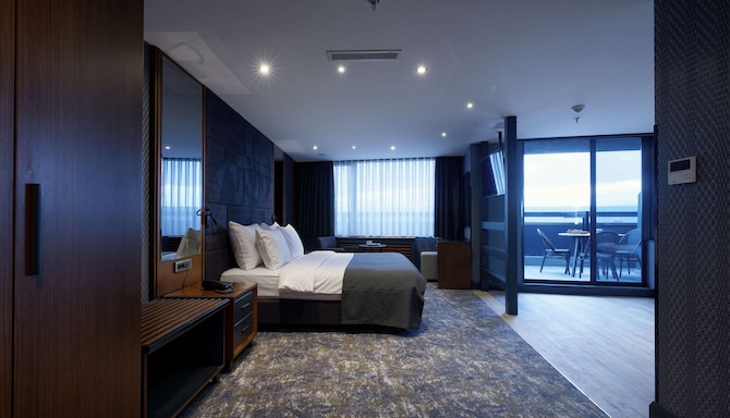 Nova Vista Eskisehir Centrum Hotel, a member of Radisson Individuals - Junior Suite with Terrace