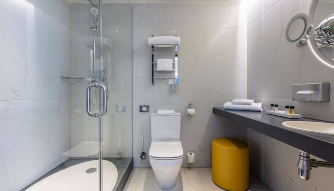 Palace Hotel Tallinn, a member of Radisson Individuals - Standard Room bathroom