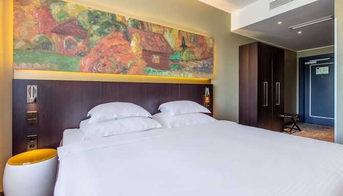 Palace Hotel Tallinn, a member of Radisson Individuals - Standard Room with Freedom Square view