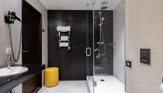 Palace Hotel Tallinn, a member of Radisson Individuals - Presidential Suite bathroom