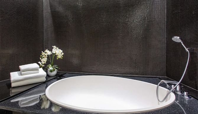 Palace Hotel Tallinn, a member of Radisson Individuals - Presidential Suite bathroom