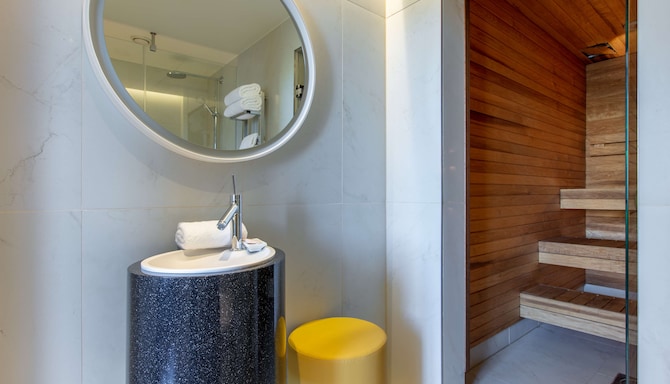 Palace Hotel Tallinn, a member of Radisson Individuals - Presidential Suite sauna and bathroom