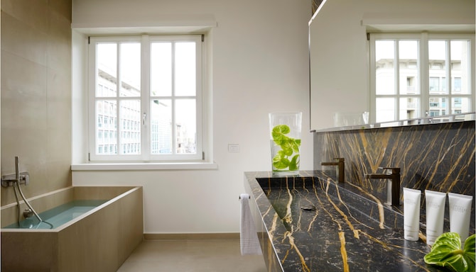 Palazzo Montemartini Rome, A Radisson Collection Hotel - Premium bathroom