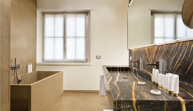 Palazzo Montemartini Rome, A Radisson Collection Hotel - Premium bathroom