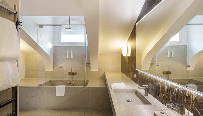 Palazzo Montemartini Rome, A Radisson Collection Hotel - Superior bath