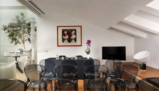 Palazzo Montemartini Rome, A Radisson Collection Hotel - Meeting room in Skylight suite - theater set up