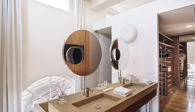 Palazzo Montemartini Rome, A Radisson Collection Hotel - Penthouse bathroom