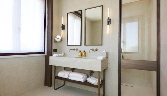 Palazzo Sanzio Rome, A Radisson Collection Hotel - Collection Premium bathroom