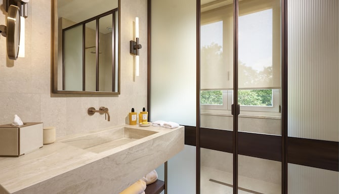 Palazzo Sanzio Rome, A Radisson Collection Hotel - Guest Room Bath