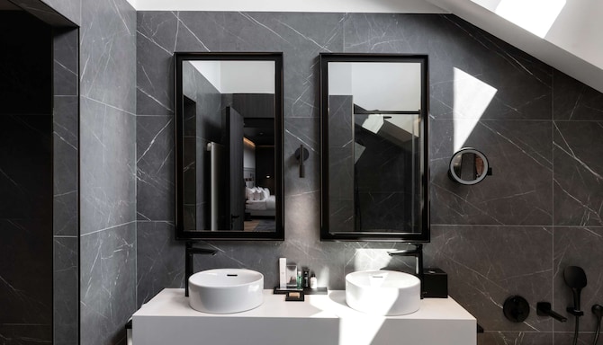 Palazzo Touring Club Milan, A Radisson Collection Hotel - One Bedroom Suite bathroom