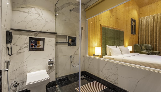 Palchan Hotel & Spa, a member of Radisson Individuals Retreats - Deluxe Room Bathroom