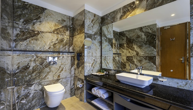 Palchan Hotel & Spa, a member of Radisson Individuals Retreats - Suite Bathroom - 2 Bedroom