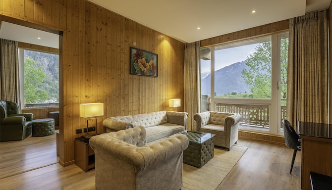 Palchan Hotel & Spa, a member of Radisson Individuals Retreats - Suite Room Living Room