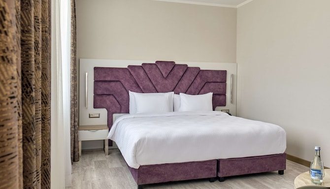 Panarams Tashkent Hotel, a member of Radisson Individuals - Premium Room