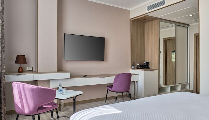 Panarams Tashkent Hotel, a member of Radisson Individuals - Standard Room