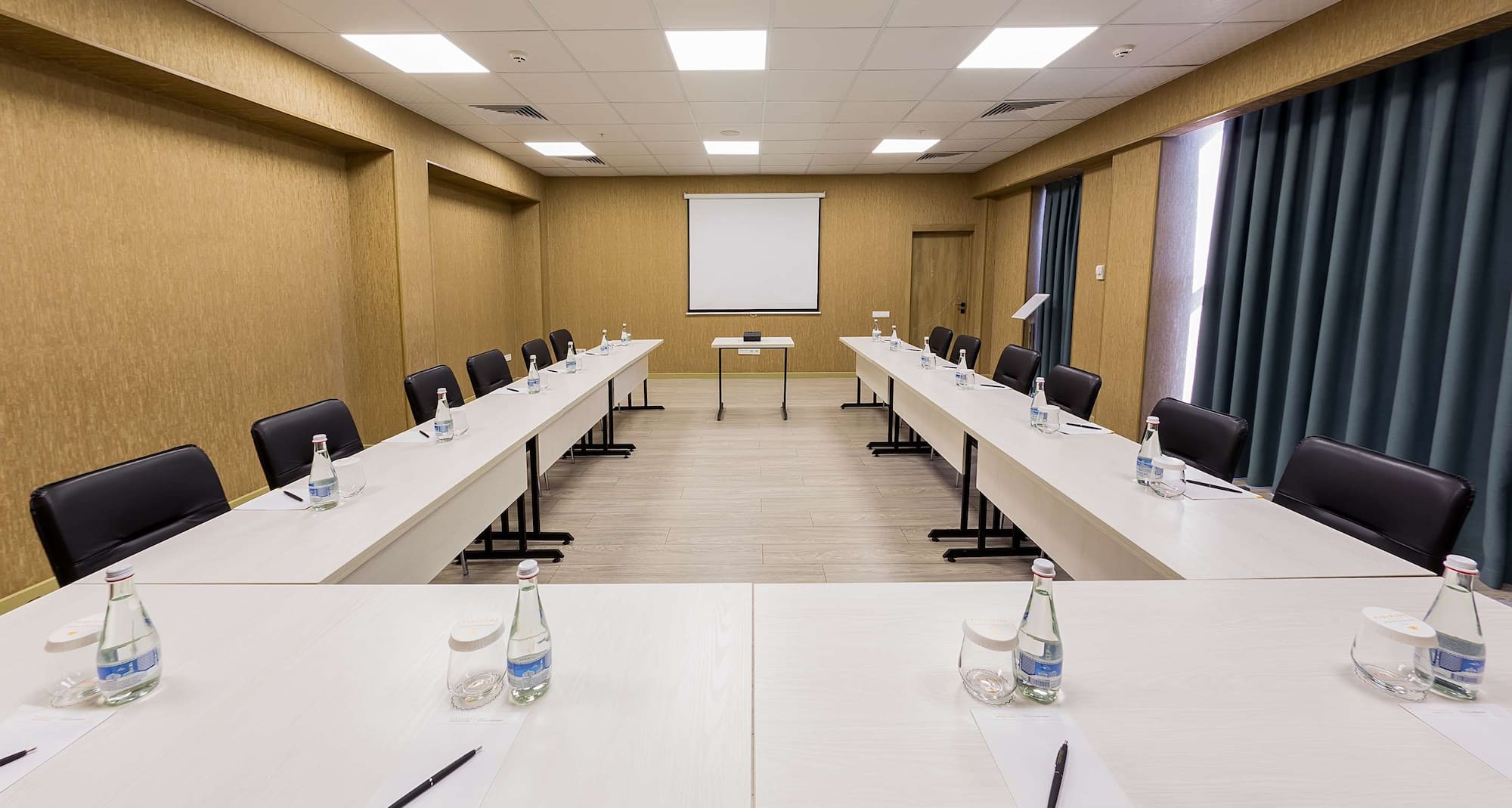 Panarams Hotel Tashkent, a member of Radisson Individuals - U Shape    Panarams Brown hall