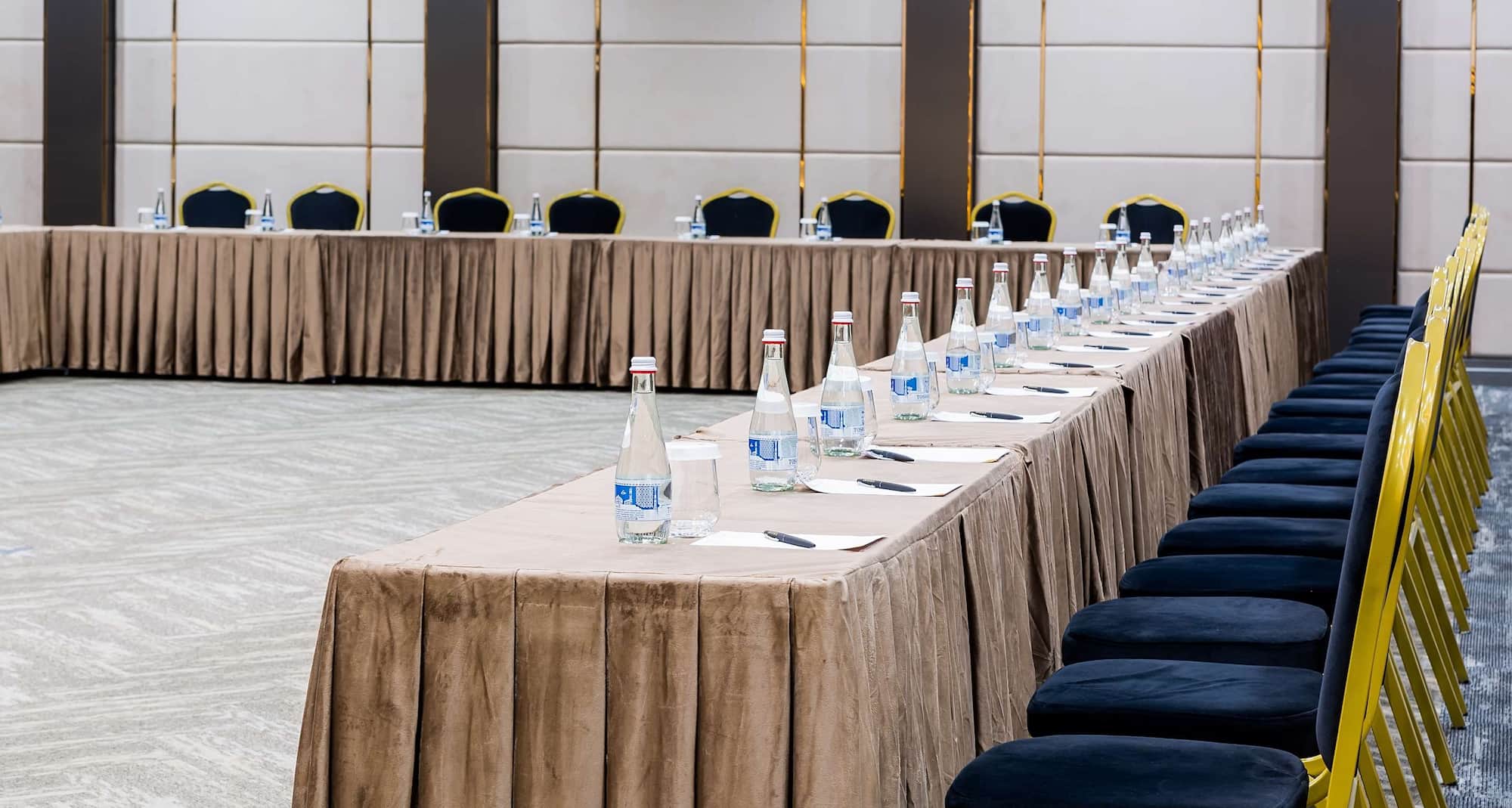 Panarams Hotel Tashkent, a member of Radisson Individuals - U shape     Panarams Silk Road hall